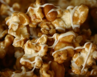 White Chocolate Peanut Caramel Popcorn - Large-